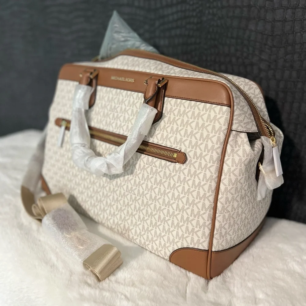 BNWT MICHAEL KORS travel bag - Picture 3 of 3